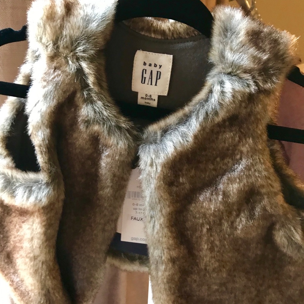 GAP faux fur vest 0-6 months - NWT